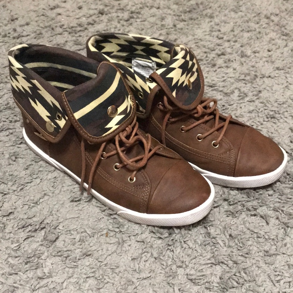 Brown pleather sneaker